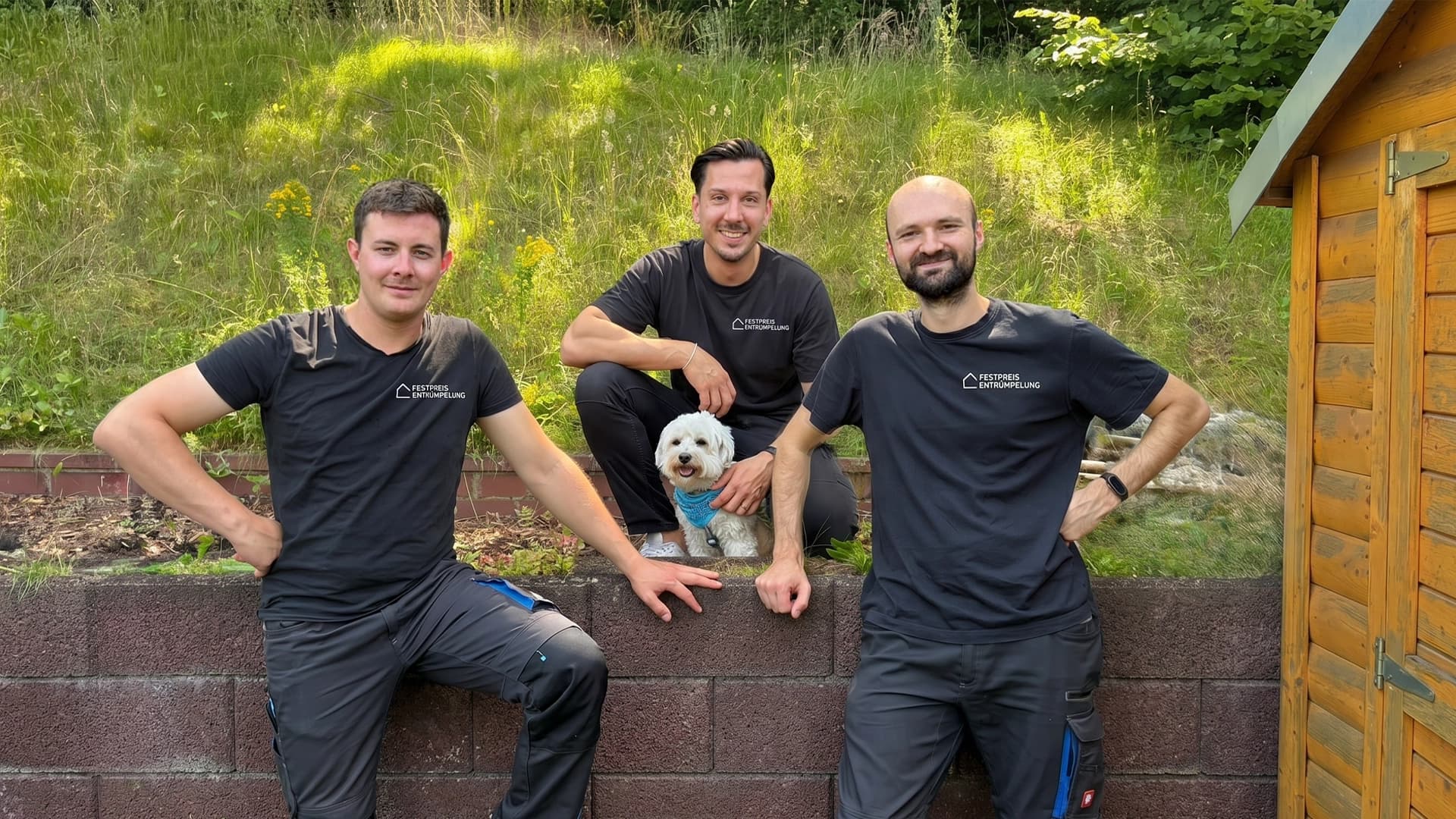 Team der Festpreis Entrümpelung Dresden vor Ort
